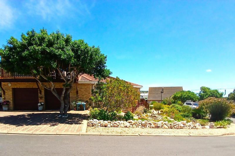 3 Bedroom Property for Sale in Stilbaai Wes Western Cape